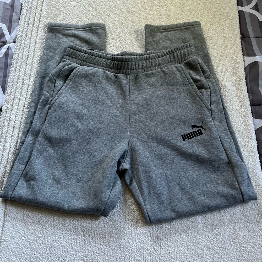 Pumas grey sweatpants